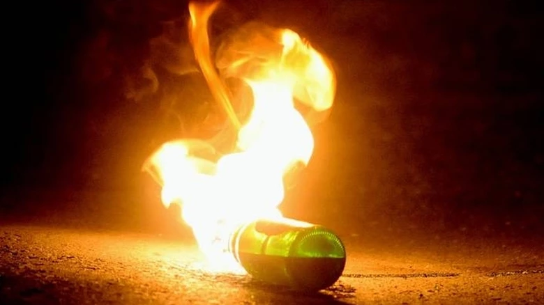 Ελληνικών συμφερόντων το ταξιδιωτικό γραφείο που έγινε στόχος μολότοφ – Ερωτήματα για τους χειρισμούς της ΕΛΑΣ (upd)